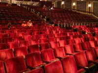 2021-09-15T013037Z_396854385_RC2VPP9MOY0O_RTRMADP_3_HEALTH-CORONAVIRUS-BROADWAY_qwhim2
