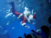 galleries/2016/12/25/santa-clauses-around-the-world/161221-santas-around-world-01_yaqtxt