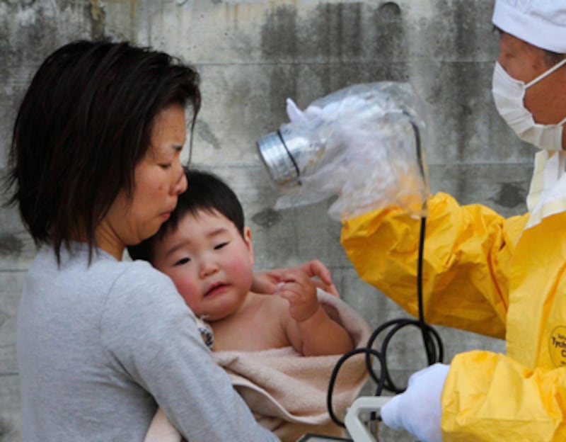 articles/2011/03/15/japan-tsunamis-how-nuclear-radiation-could-affect-fetuses/salario-japan-radiation-babies_166759_lorsvp