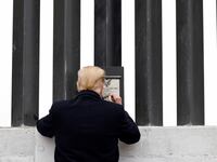 2021-01-12T205233Z_1658458980_RC2K6L93GQB4_RTRMADP_3_USA-TRUMP-WALL_jyrioj