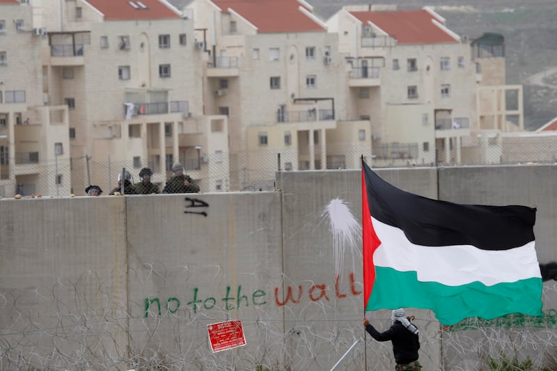 articles/2013/09/18/objectifying-palestinians-in-beinart-s-american-jewish-cocoon-essay/130812-beinart-peace-talks-tease_hyq3mm