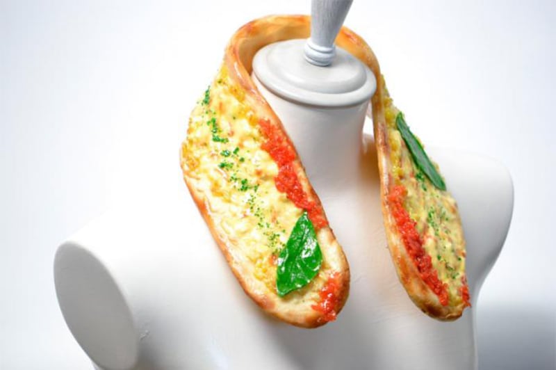 galleries/2013/04/01/japanese-company-fake-food-hatanaka-makes-food-jewelry-and-headbands/130328-hatanaka-pizza_aqvtlw