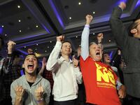 articles/2014/09/18/early-results-show-no-may-have-it-in-scotland-s-independence-vote/140918-hines-scotland-no-tease_ii29fs