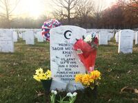 articles/2016/12/09/captain-humayun-khan-lieutenant-robert-kelly-and-the-other-one-percent/161208-daly-khan-grave-tease_vawnjy