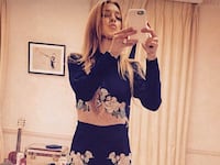 articles/2015/11/14/lindsay-lohan-has-gone-batshit-crazy/151113-zimmerman-lindsay-lohan-tease_wzustf