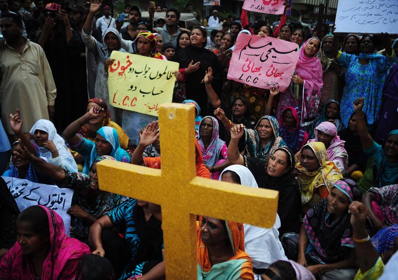 galleries/2013/09/23/pakistani-church-bombing-kills-dozens-photos/gal-pakistani-church-7_wm5ojo