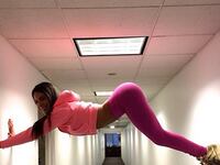 articles/2014/05/09/back-off-b-tches-there-s-only-one-butt-selfie-queen/140508-wischhover-butt-selfies-tease_otvush