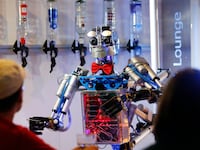articles/2014/10/25/how-much-do-you-tip-a-robot-bartender/141024-kulp-robot-bar-tease_vb6n2w