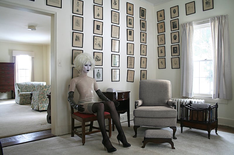 galleries/2013/07/14/an-artist-s-portrayal-of-life-size-sex-dolls/Real_Doll_Luxx_1_2013_zwuijw
