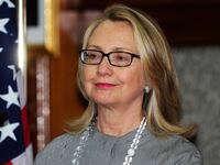 articles/2012/05/10/hillary-clinton-s-makeup-free-photos-putting-on-a-brave-face/hillary-no-make-up-givhan_ya3nmr