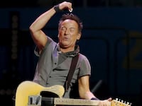 articles/2016/07/04/born-on-the-4th-of-july-ron-kovic-s-searing-vietnam-memoir-turns-40/160703-Kovic-Springsteen-born-tease_k3veda
