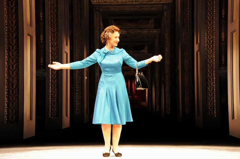 articles/2013/05/06/shut-the-f-up-dame-helen-mirren-s-regal-outburst/mirren_mgofyp