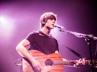 articles/2013/11/19/jake-bugg-isn-t-the-new-bob-dylan-he-s-the-male-adele/131118-romano-bugg-tease_ahqsmb
