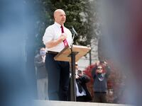 2020-04-20T184943Z_681485326_RC2I8G9YBSWM_RTRMADP_3_HEALTH-CORONAVIRUS-USA-PROTESTS_utsrk8