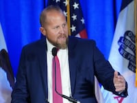 2020-02-03T222355Z_914622081_RC2ATE9EOVGP_RTRMADP_3_USA-ELECTION_jjaa6h