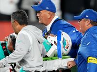 2022-09-30T024216Z_1911825029_MT1USATODAY19142578_RTRMADP_3_NFL-MIAMI-DOLPHINS-AT-CINCINNATI-BENGALS_szl28n