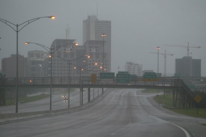 galleries/2011/10/31/america-s-30-brokest-cities-photos/brokest-cities-7-mobile_wvgnjz