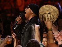 articles/2013/04/08/brad-paisley-and-ll-cool-j-duet-on-the-confederacy-in-new-track/130408-cma-paisley-tease_vazomg