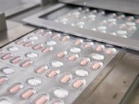 2021-12-22T174018Z_744534251_RC2B8Q90OVI7_RTRMADP_3_HEALTH-CORONAVIRUS-TREATMENTS-PFIZER_v8ygg1