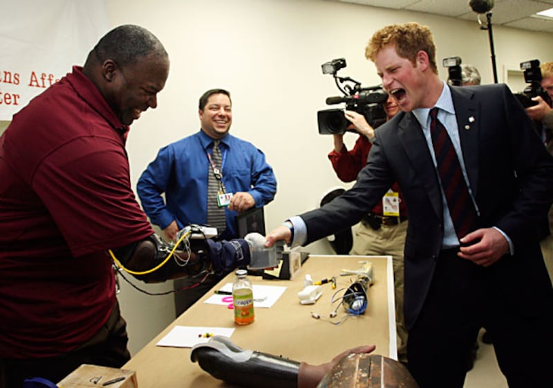 articles/2009/05/28/the-warrior-prince/prince-harry-visits-ny-7_cfzvef