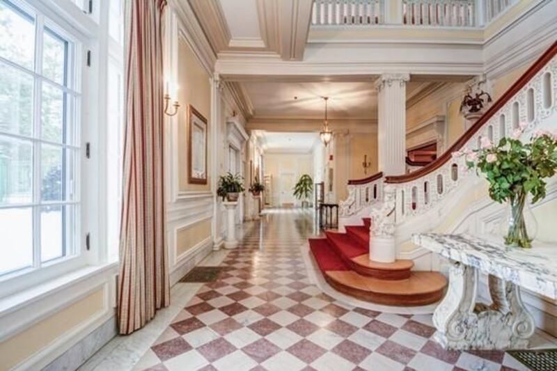 191211-mcnearney-omg-i-want-this-house-lancaster-ma-02_wzqxs1