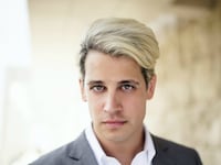 cheats/2017/02/21/milo-yiannopoulos-resigns-from-breitbart/170221-milo-yiannopoulos-breitbart-resign-cheat_wru8ma