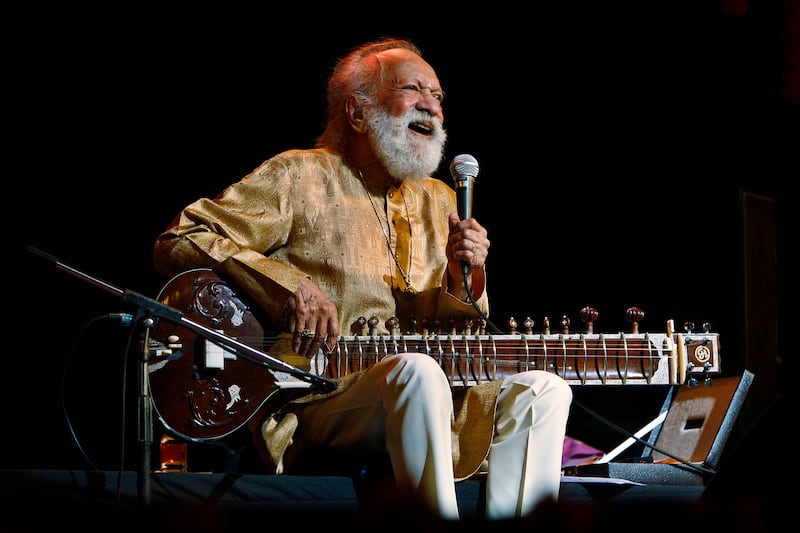 galleries/2012/12/28/whitney-houston-tony-scott-more-celebrities-who-died-in-2012-photos/celebrity-deaths-2012-ravi-shankar_dq8foc