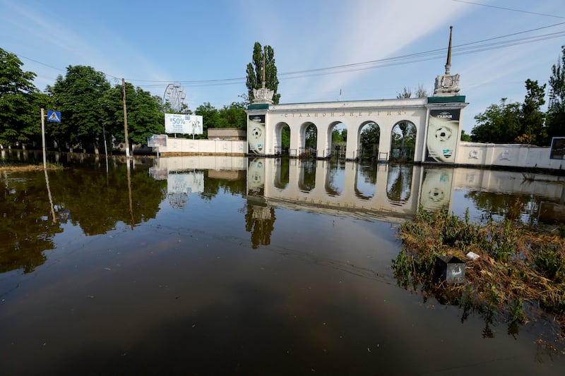 2023-06-07T091707Z_565287793_RC25E1AXU0CG_RTRMADP_3_UKRAINE-CRISIS-BLAST-DAM_ke3jrh