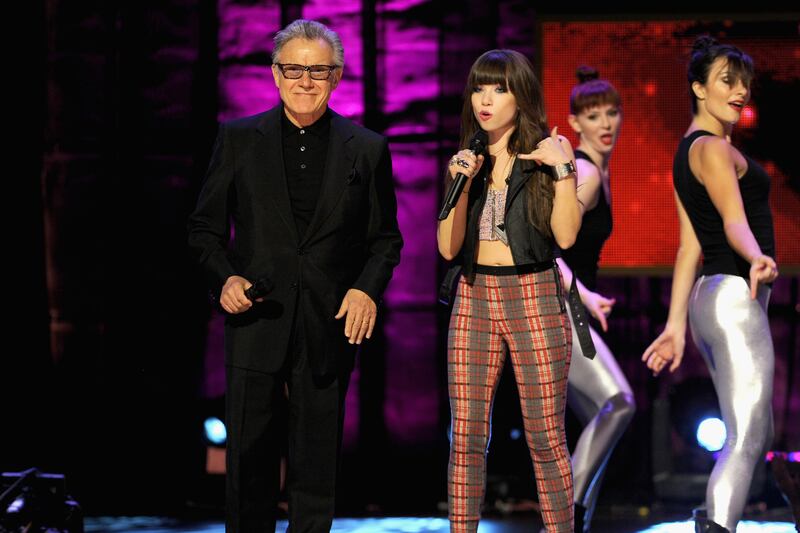 galleries/2012/10/14/comedy-central-s-night-of-too-many-stars-jon-stewart-katy-perry-ben-stiller-and-more-photos/carly-rae-jepsen-night-of-too-many-stars-2012_ix1dlj