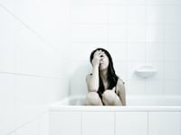 articles/2014/05/12/psychologists-view-both-divorce-and-marriage-as-major-life-stresses/140511-woolf-tease_dx4acg