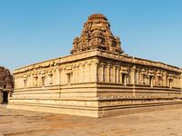 191203-Houlis-Hampi-India_s-Lost-Temple_City-temple-tease_ualmkt