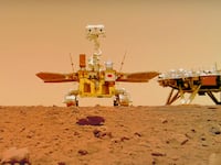 Zhurong-with-lander-selfie_djzsaj