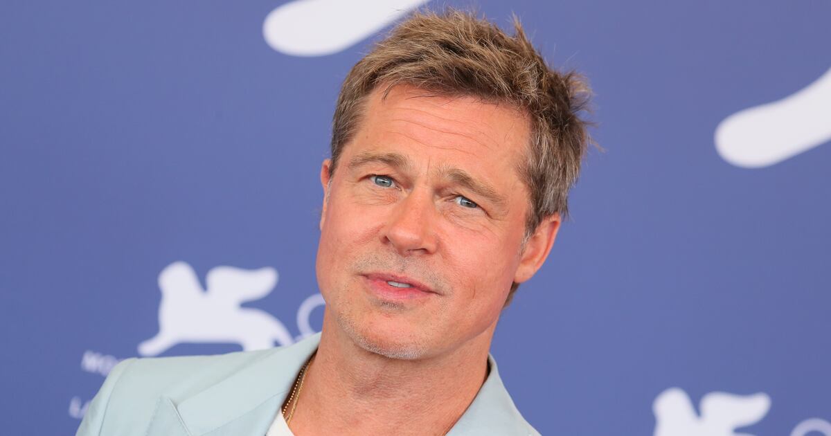 Brad Pitt, 62, lässt sich für ein Date mit seiner halb so alten Freundin ...