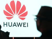 201005-kirk-Huawei-tease_qb4zl4