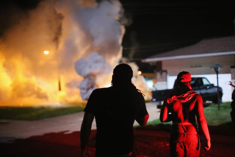 articles/2014/08/14/ferguson-chaos-is-only-just-beginning/140814-ferguson-embed3_lkz5aq