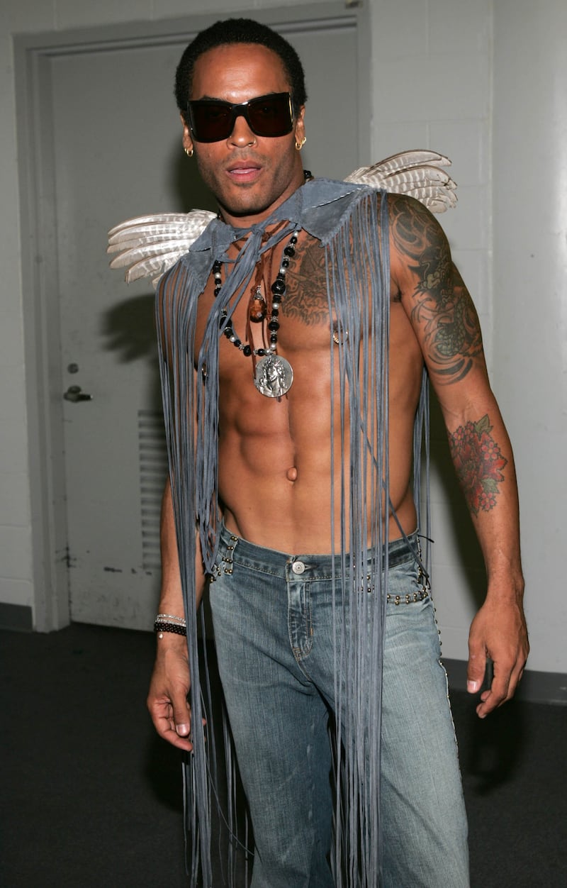 Lenny Kravitz poses backstage at the 2004 MTV Video Music Awards at the American Airlines Arena on August 29, 2004, in Miami, Florida.