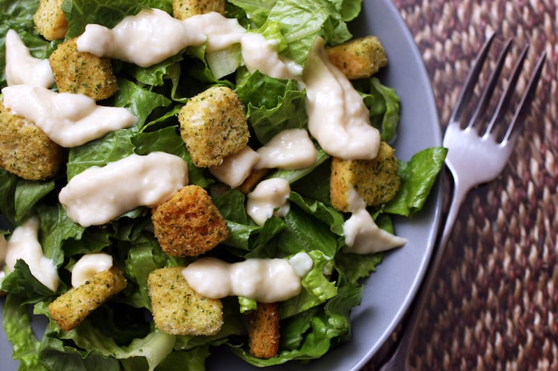 articles/2011/07/15/healthy-recipes-for-classic-foods-like-caesar-salad/caesar-salad-healthy-foods-colvin_of58sb