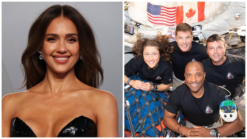 Jessica Alba and the Artemis II crew.