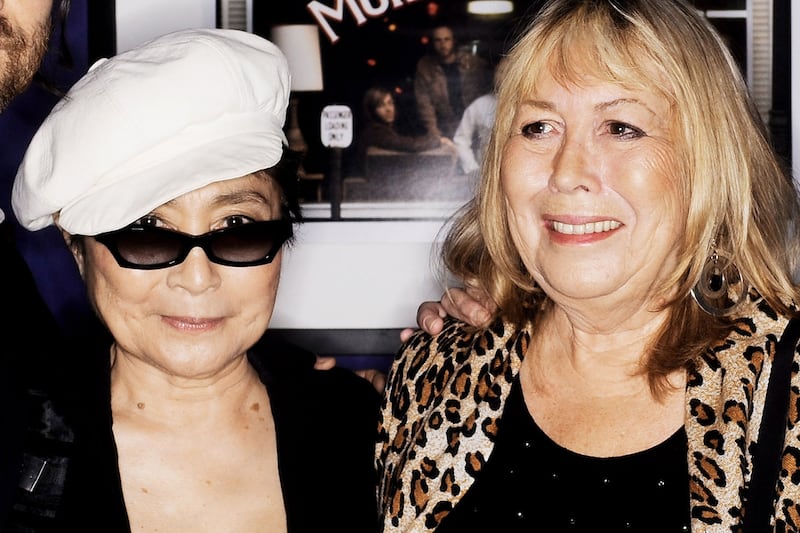 galleries/2012/11/12/when-the-mistress-meets-the-mrs-paula-broadwell-holly-petraeus-more-photos/yoko-ono-mrs-meets-mistress_gayxlp