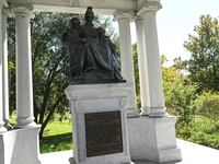 A statue to commemorate women of the confederacy is displayed at Springfield Park.
