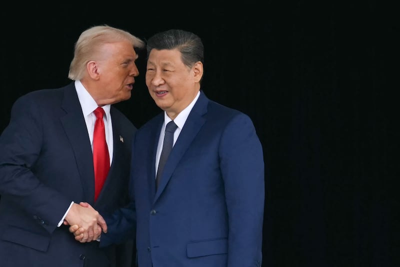US President Donald Trump (L) and China's President Xi