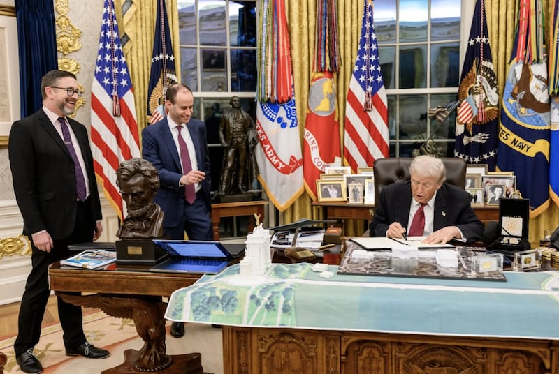 Donald Trump and Will Scharf are overlooking plans for the arch in the Oval Office.
