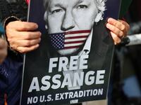 A demonstrator holds a sign that reads “FREE ASSANGE” and “NO U.S. EXTRADITION.”