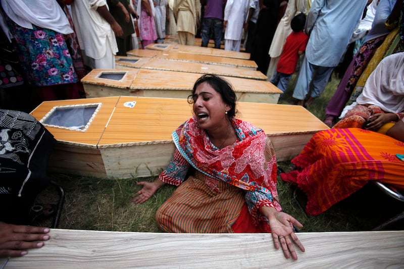 galleries/2013/09/23/pakistani-church-bombing-kills-dozens-photos/gal-pakistani-church-1_zmyy13