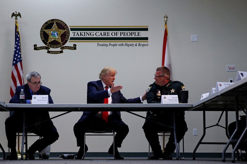 2016-10-24T000000Z_1736181395_D1BEUIWBTWAA_RTRMADP_3_USA-ELECTION-TRUMP_utdwxh