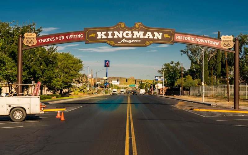 A gateway sign welcomes visitors to Kingman, Arizona.