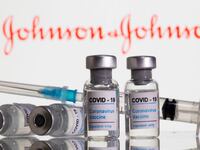 2021-04-23T231215Z_1100607494_RC2Z1N9A6MSB_RTRMADP_3_HEALTH-CORONAVIRUS-JOHNSON-JOHNSON-CDC_rxyjas