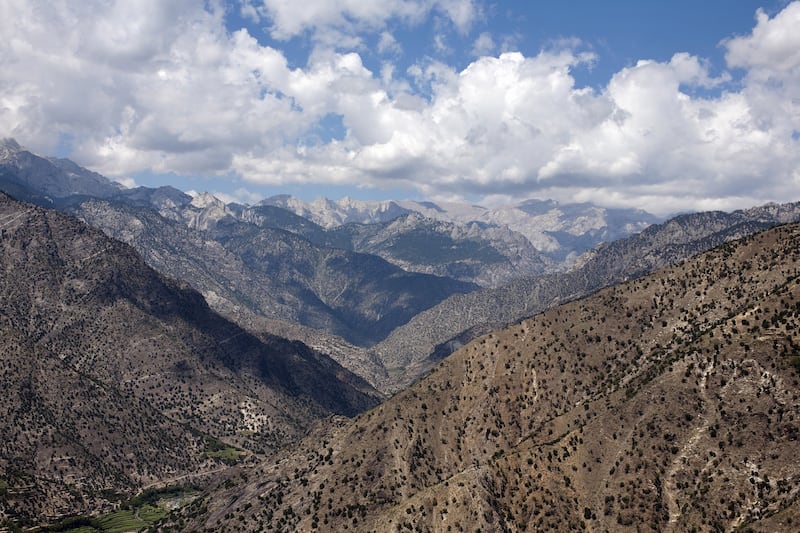 articles/2014/11/15/heart-of-darkness-into-afghanistan-s-korengal/111414-trevithick-korengal3-embed_sajfns