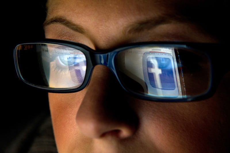 articles/2012/09/12/network-of-moderators-decide-what-photos-can-be-posted-on-facebook-google-other-social-media/social-media-lewd-content-shapiro_wrmjtx