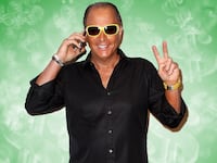 articles/2016/03/04/the-party-boy-billionaire-writing-donald-trump-s-vet-checks/160303-resnick-partyboy-tease_rrltje